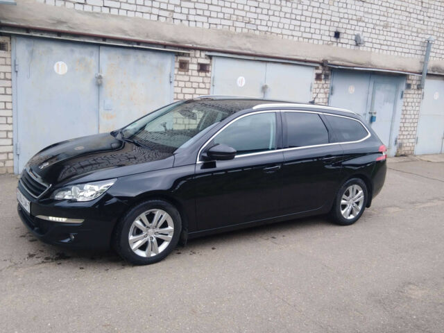 Peugeot 308 2015 року