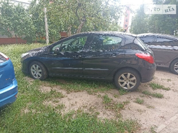 Peugeot 308 2010 року