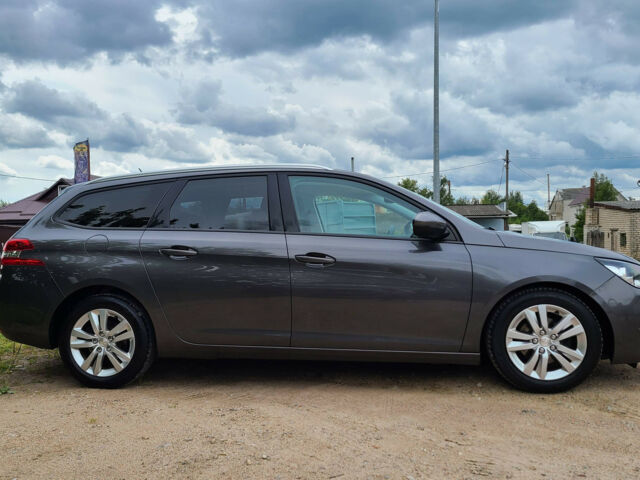 Пежо 308 2017 года Peugeot 308 2017 года
