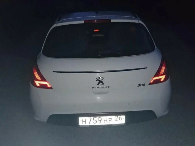 Peugeot 308 2011 року