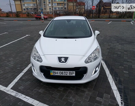 Peugeot 308 2012 года