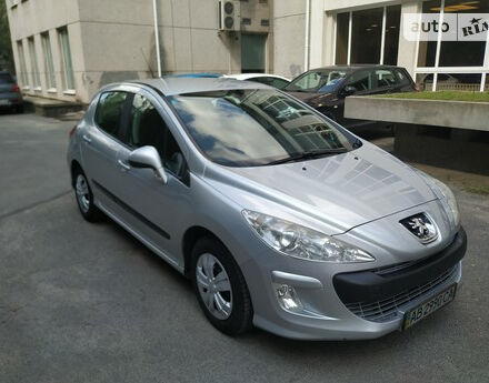 Peugeot 308 2010 року