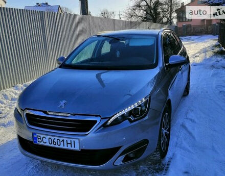 Peugeot 308 2015 року