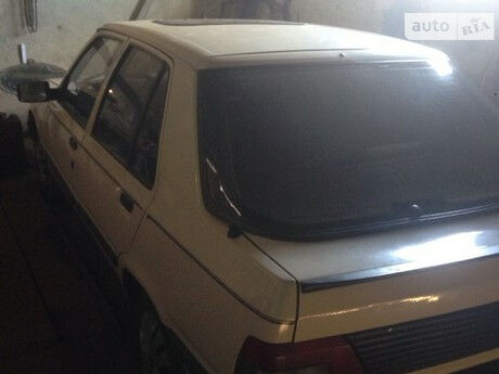 Пежо 309 1989 года Peugeot 309 1989 года