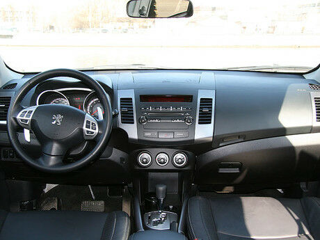 Peugeot 4007 2008 года