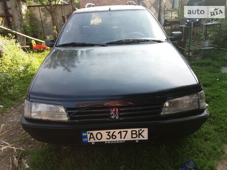 Пежо 405 1989 года Peugeot 405 1989 года