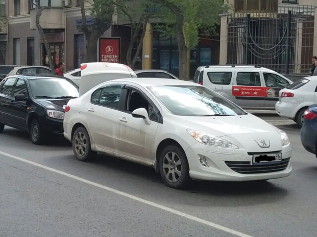 Peugeot 408 2012 року