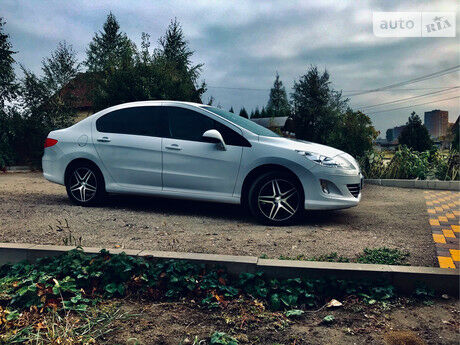 Peugeot 408 2014 року