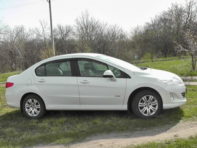 Peugeot 408 2014 года