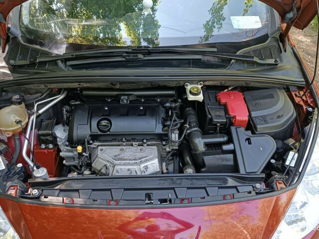 Peugeot 408 2012 року