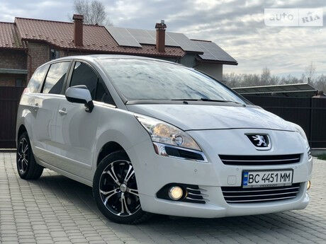 Peugeot 5008 2010 года