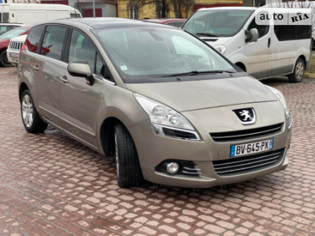 Peugeot 5008 2011 года