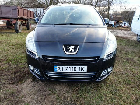 Peugeot 5008 2010 року