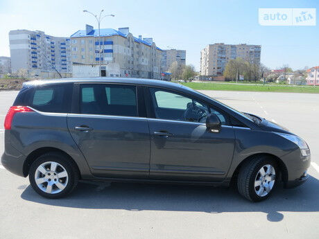 Peugeot 5008 2013 года