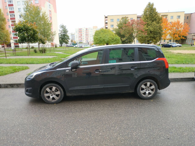 Peugeot 5008 2014 року