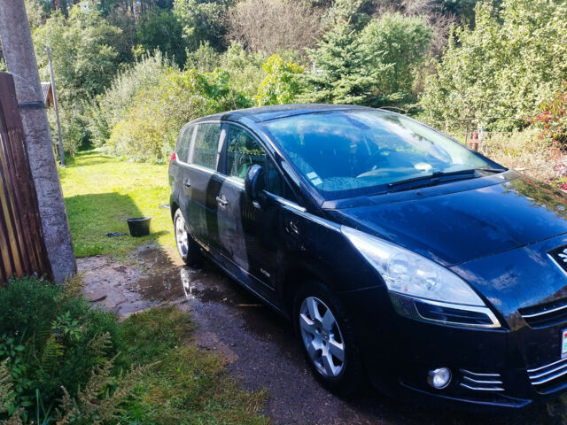 Peugeot 5008 2014 року