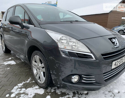 Peugeot 5008 2009 года