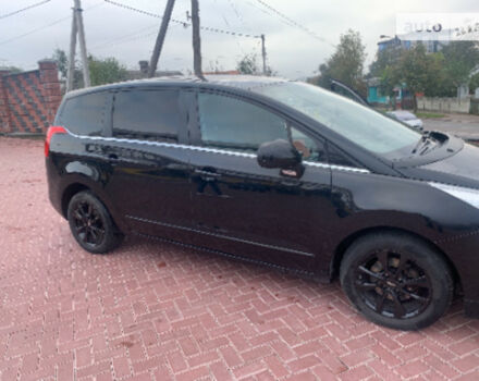 Peugeot 5008 2011 року