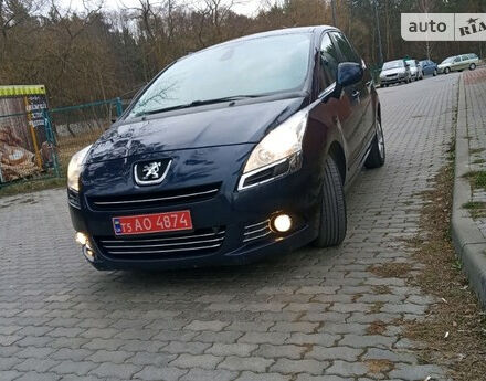 Peugeot 5008 2010 года