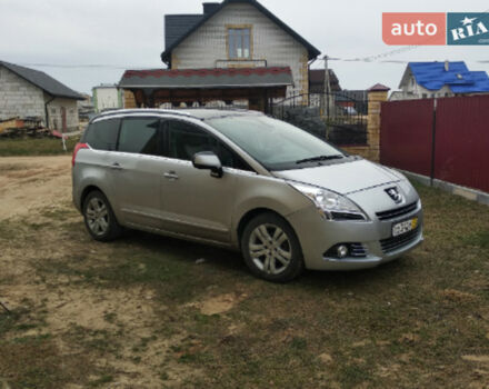 Peugeot 5008 2010 року