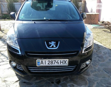 Peugeot 5008 2010 года