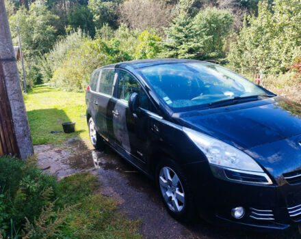 Peugeot 5008 2014 года