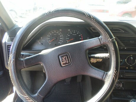 Пежо 605 1993 року Peugeot 605 1993 року