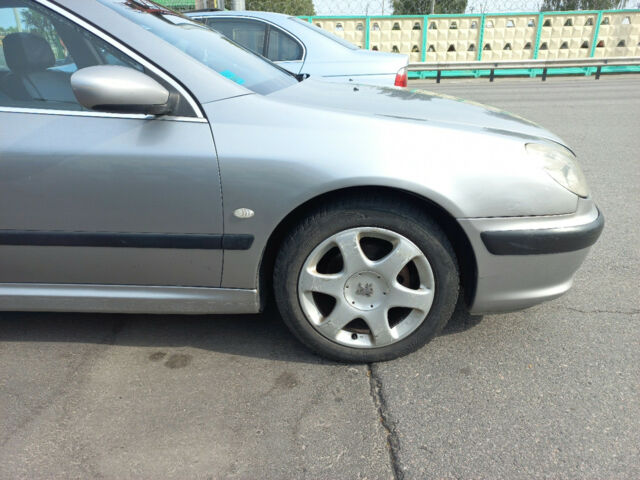 Peugeot 607 2000 року