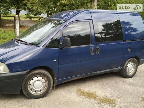 Peugeot Expert пасс. 2004 года