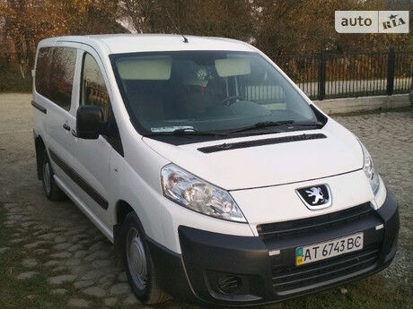 Peugeot Expert пасс. 2008 года