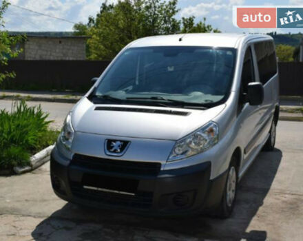 Peugeot Expert пасс. 2009 года