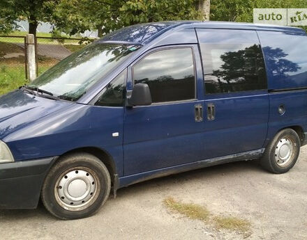 Peugeot Expert пасс. 2004 года