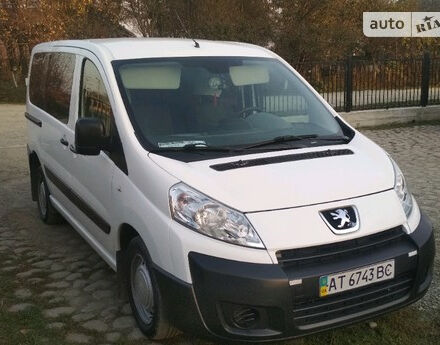 Peugeot Expert пасс. 2008 року