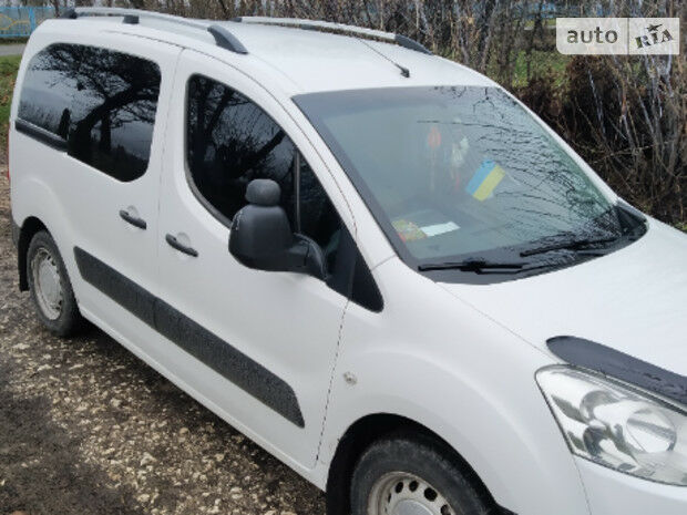 Peugeot Partner пасс. 2008 року