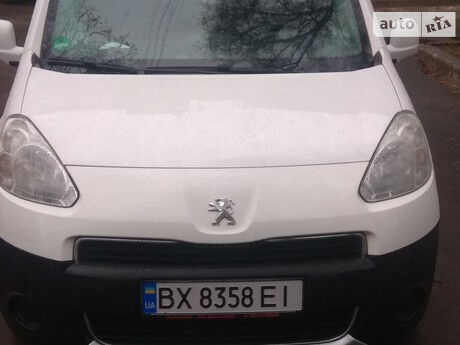 Peugeot Partner пасс. 2012 года