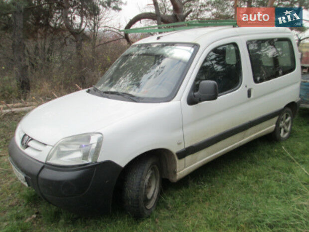 Peugeot Partner пасс. 2004 года