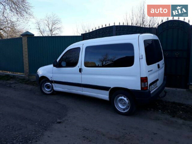 Peugeot Partner пасс. 2008 года