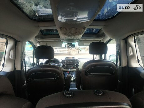 Пежо Партнер пасс. 2009 року Peugeot Partner пасс. 2009 року