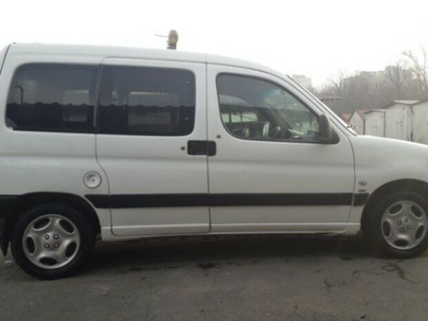 Пежо Партнер пасс. 2006 року Peugeot Partner пасс. 2006 року