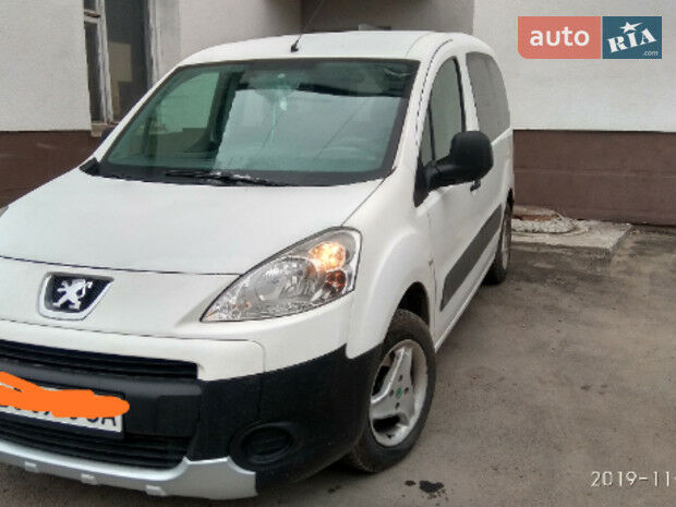 Пежо Партнер пасс. 2010 року Peugeot Partner пасс. 2010 року