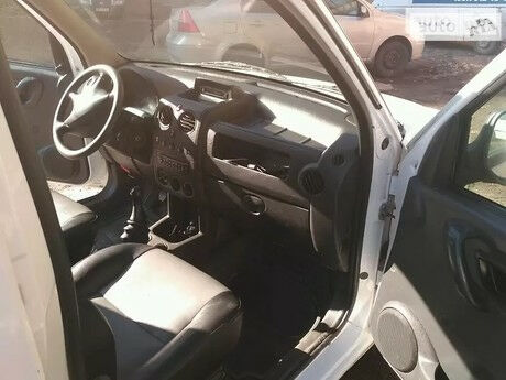 Пежо Партнер пасс. 2003 года Peugeot Partner пасс. 2003 года
