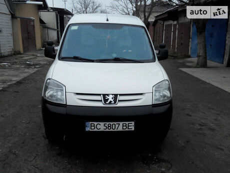 Peugeot Partner пасс. 2004 года