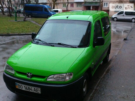 Пежо Партнер пасс. 2000 року Peugeot Partner пасс. 2000 року