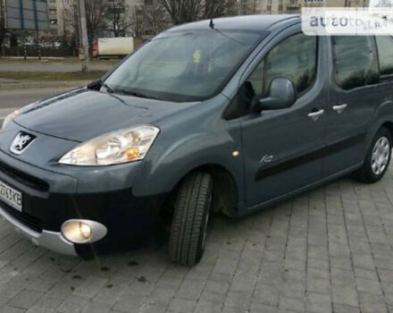 Peugeot Partner пасс. 2010 года