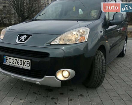 Peugeot Partner пасс. 2010 року - Фото 2 автомобіля