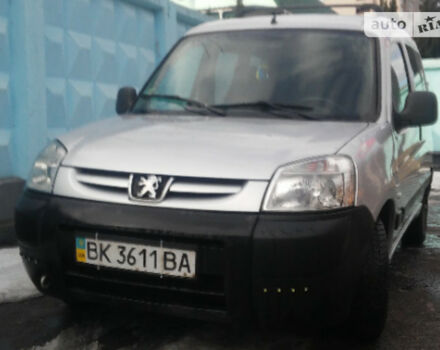 Peugeot Partner пасс. 2008 року