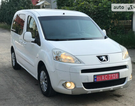 Peugeot Partner пасс. 2010 года