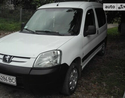 Peugeot Partner пасс. 2004 года