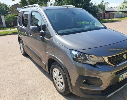 Отзыв о Peugeot Rifter 2020 года выпуска Фото на отзыв с оценкой 5 о Peugeot Rifter 2020 году выпуска от автора "Євген" с текстом: Брав 2020 році з салону на столичному. Як раз два роки 14.11.2022 комлектація ALURE L1. <br>1.6 н...
