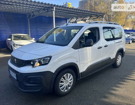 Фото на відгук з оцінкою 5   про авто Peugeot Rifter 2019 року випуску від автора “Олександр” з текстом: Являюсь щасливим власником цього класного авто! Завжи полюбляв маленткы авто, але коли став власн...